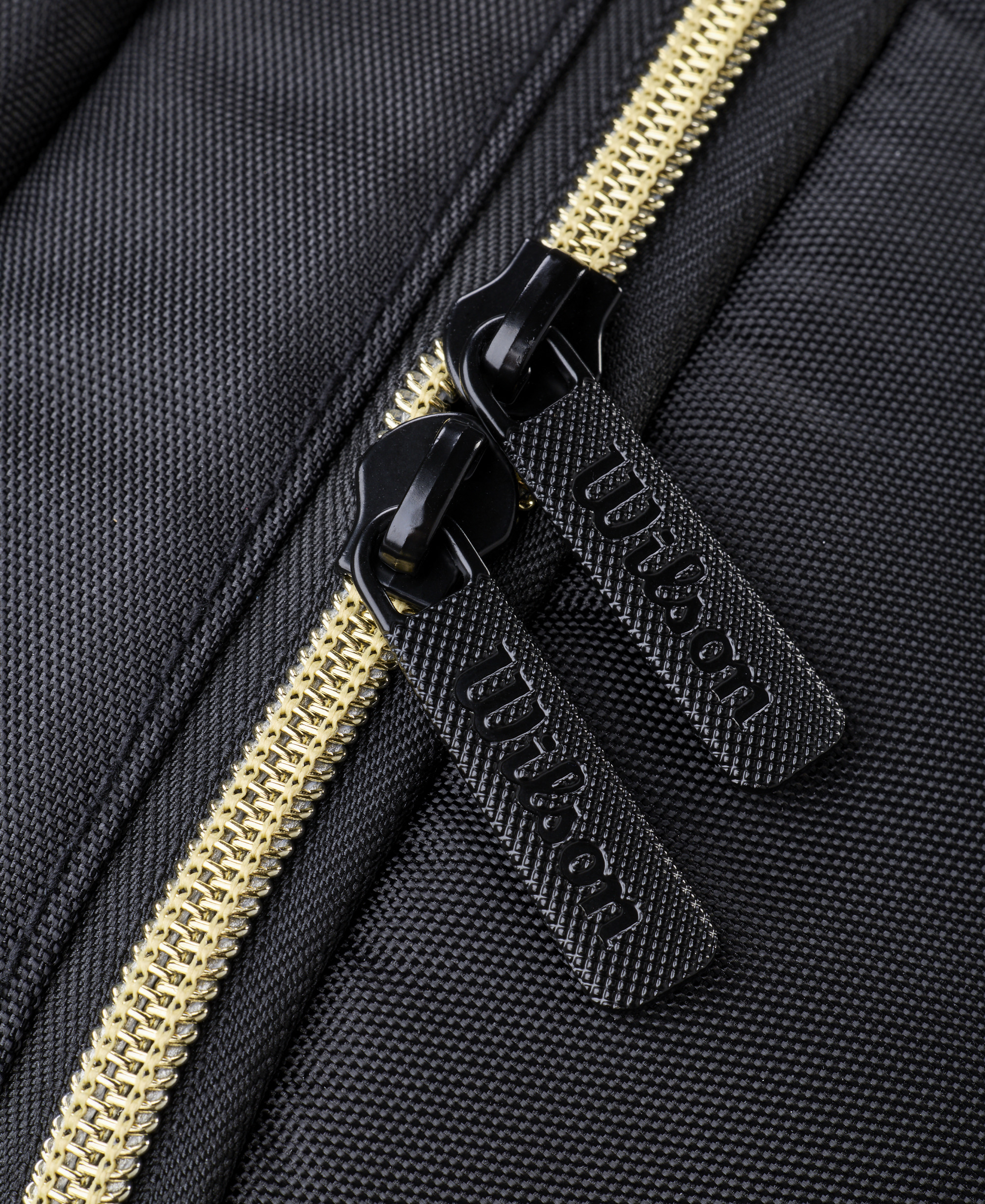 WR8914101_10_DEFY_PADEL_BACKPACK_Black_Gold.png.high-res