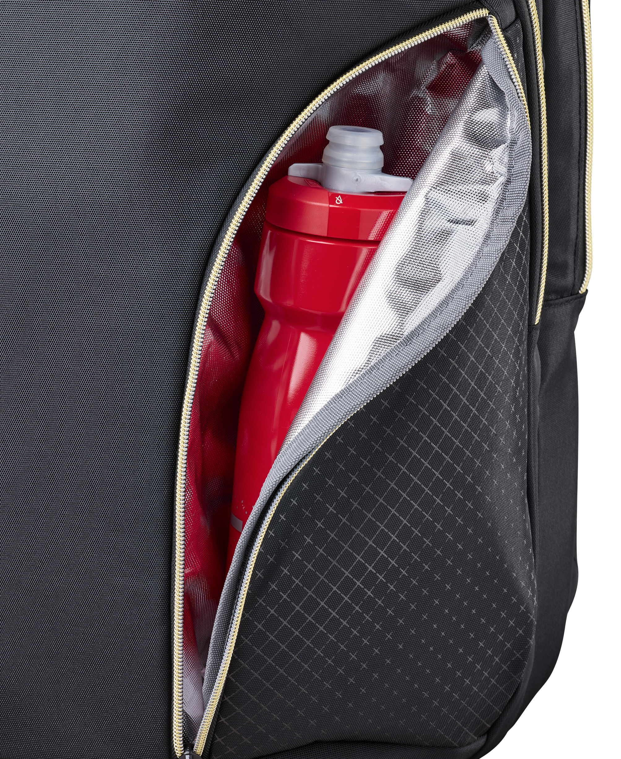 WR8914101_4_DEFY_PADEL_BACKPACK_Black_Gold.png.high-res