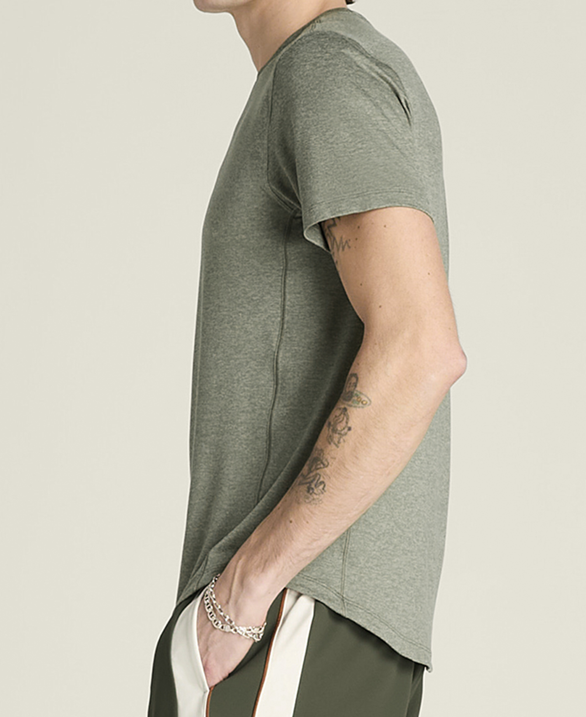 WM00011E014002_48_EVERYDAY_PERFORMANCE_TEE_M_VETIVER.png.high-res