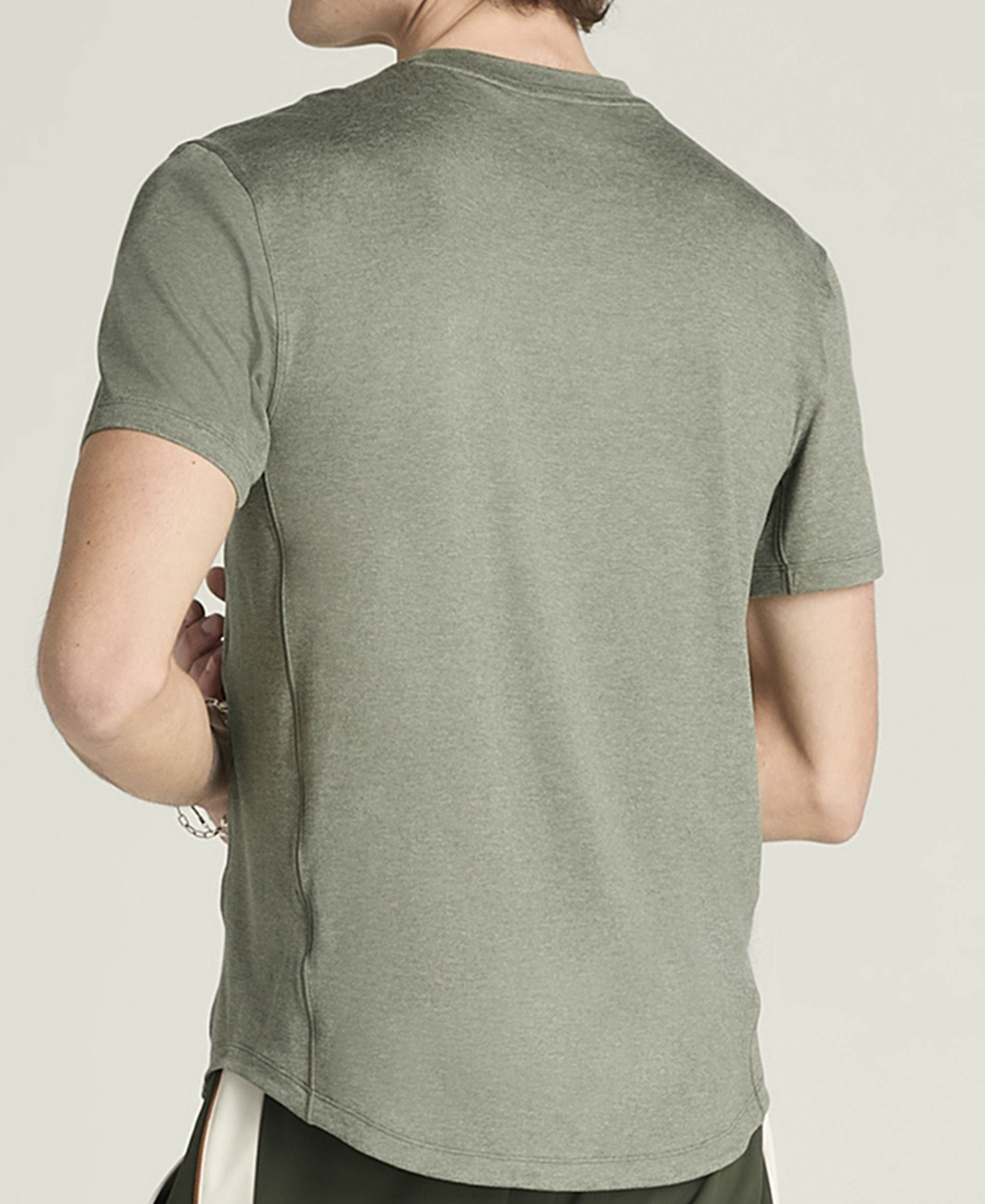 WM00011E014002_49_EVERYDAY_PERFORMANCE_TEE_M_VETIVER.png.high-res