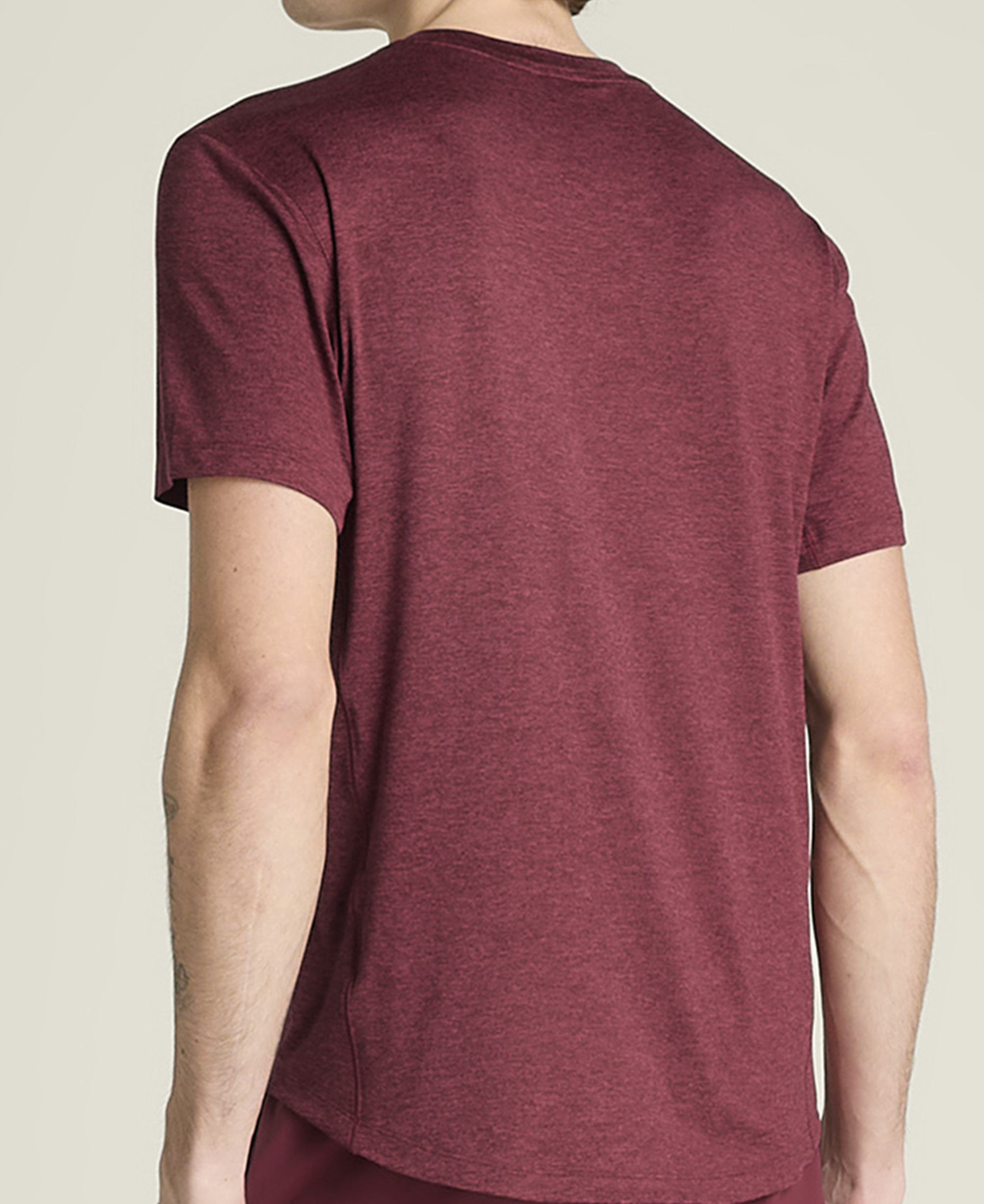 WM00011R046001_49_EVERYDAY_PERFORMANCE_TEE_M_CRANBERRY.png.high-res